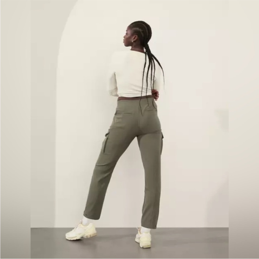 NWT Athleta Women’s Endless High Rise Cargo Pants Olive size 12 - Picture 7 of 13